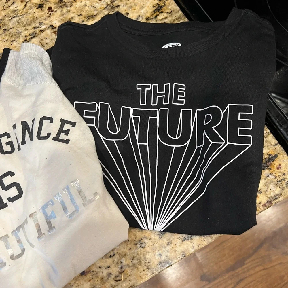 Old Navy Black White Graphic Tee Shirt Lot Sz 8 Medium